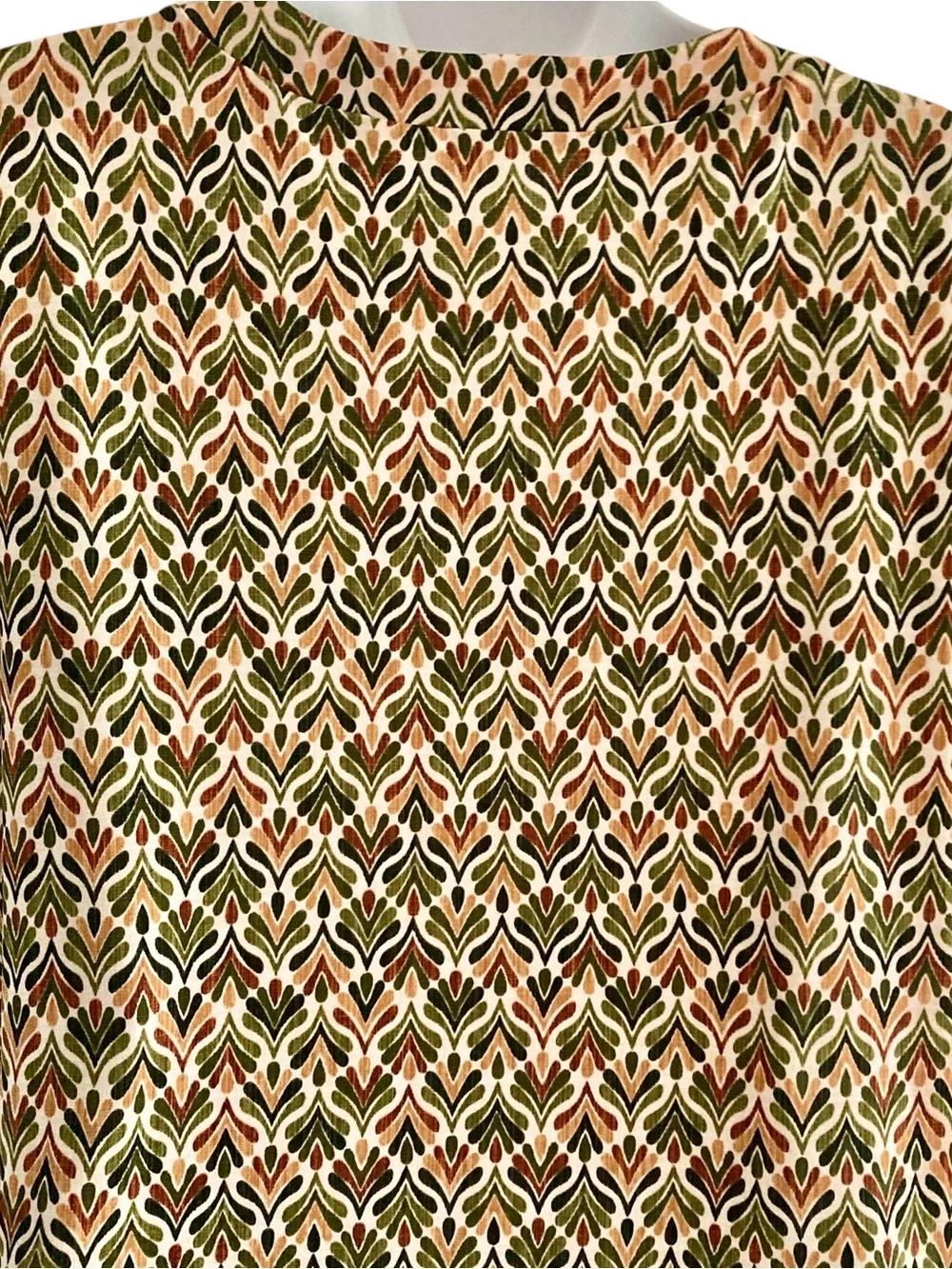 Laura | Patterned V-Neck Top - Picture 9 of 10